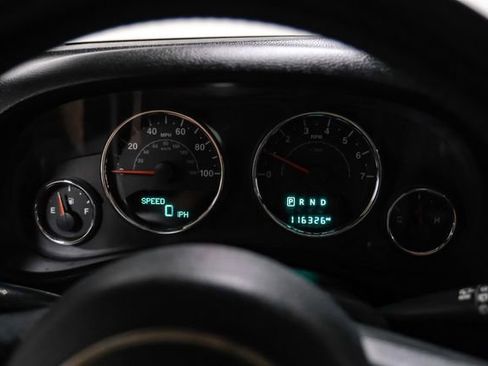 Used 2017 Jeep Wrangler Unlimited Sahara w/ Connectivity Group AWD/4WD image 15