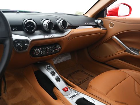 Used 2016 Ferrari F12 Berlinetta RWD image 32