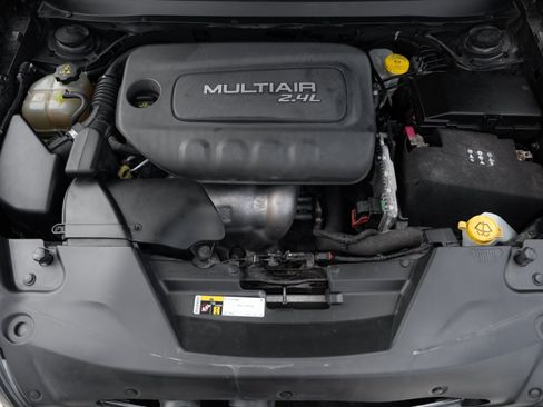 Used 2016 Jeep Cherokee Latitude w/ Cold Weather Group FWD image 29