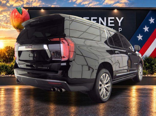 Used 2022 GMC Yukon XL Denali AWD/4WD image 2