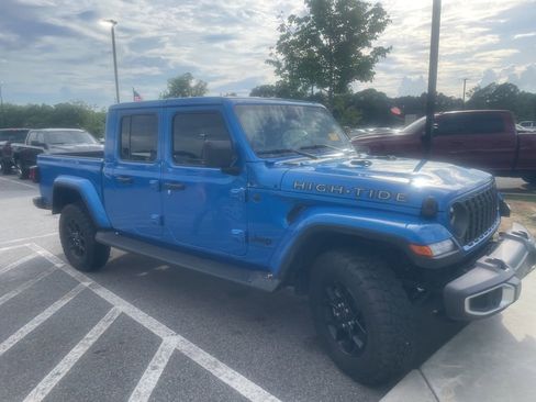 Used 2025 Jeep Gladiator Sport AWD/4WD image 8