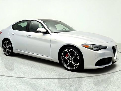 Used 2022 Alfa Romeo Giulia Ti AWD/4WD image 3