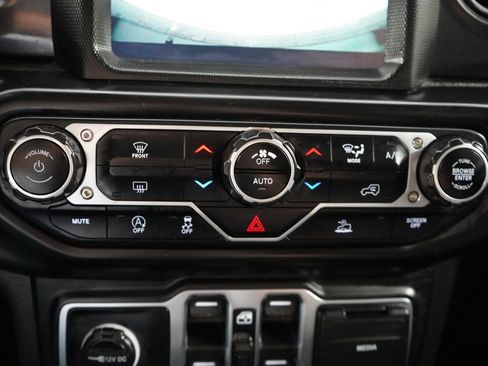 Used 2022 Jeep Wrangler Unlimited Sport AWD/4WD image 19