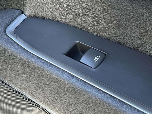 Used 2025 GMC Sierra 1500 SLT image 13