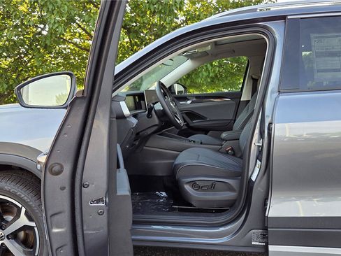 New 2026 Volkswagen Tiguan SE AWD/4WD image 13