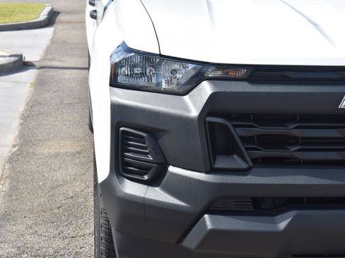 Used 2025 Chevrolet Colorado W/T RWD image 18