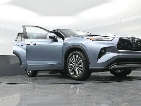 Used 2020 Toyota Highlander Platinum image 22