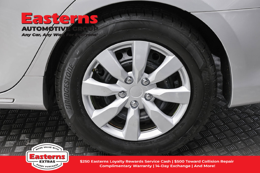 Used 2014 Toyota Camry LE FWD image 9