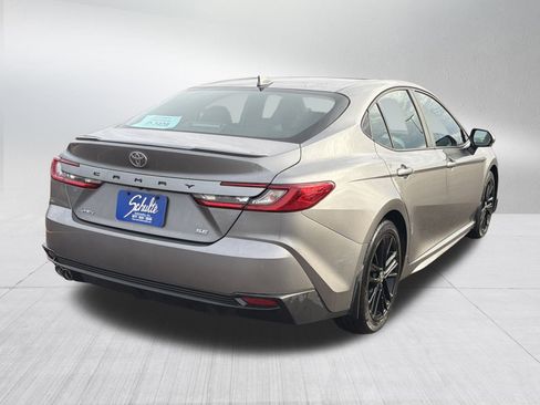 Used 2025 Toyota Camry SE image 7