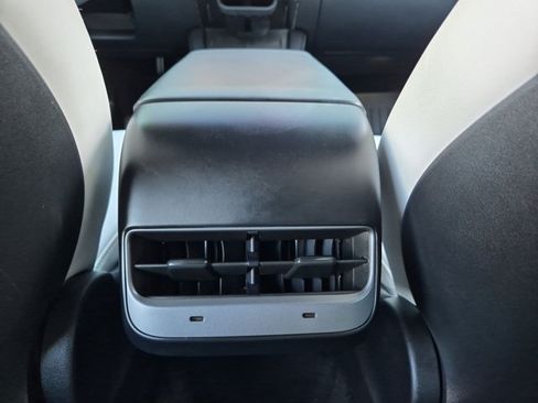 Used 2025 Tesla Model Y Long Range AWD/4WD image 17