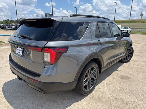 Used 2025 Ford Explorer ST-Line w/ Premium Package RWD image 11