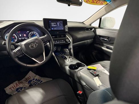 Used 2023 Toyota Venza LE image 22