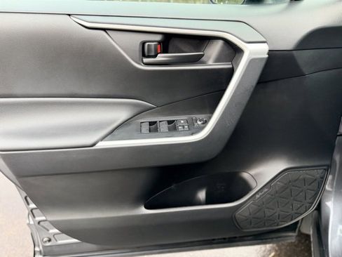 Used 2023 Toyota RAV4 LE image 18