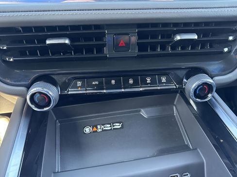 Used 2025 Chevrolet Suburban Z71 image 20