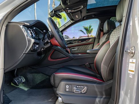 Used 2023 Bentley Bentayga Speed image 11