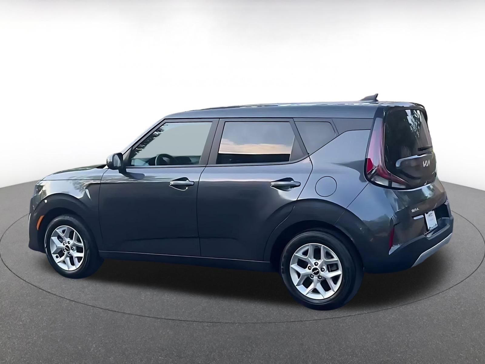 Used 2025 Kia Soul LX w/ LX Technology Package FWD image 9