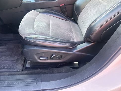 Used 2017 Ford Explorer XLT w/ Equipment Group 202A AWD/4WD image 22