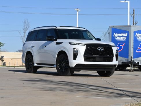 Used 2025 INFINITI QX80 Luxe image 2