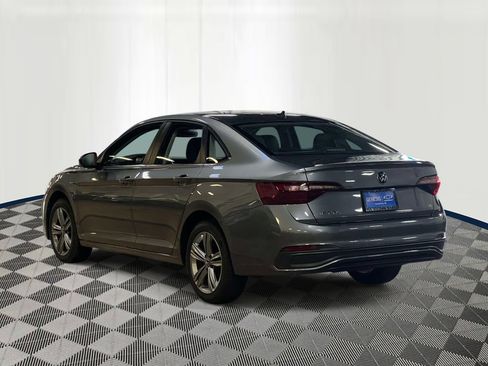 Used 2024 Volkswagen Jetta SE FWD image 3