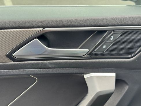 Used 2024 Volkswagen Tiguan SE image 22