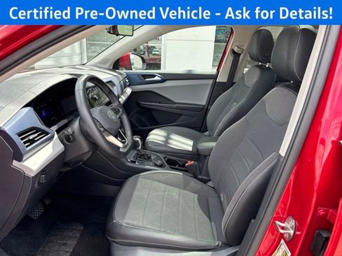 Certified 2022 Volkswagen Taos SE w/ Panoramic Sunroof Package AWD/4WD image 9