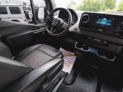Used 2024 Mercedes-Benz Sprinter 2500 image 36