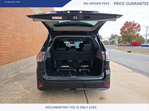 Used 2017 Toyota Sienna SE Premium image 8
