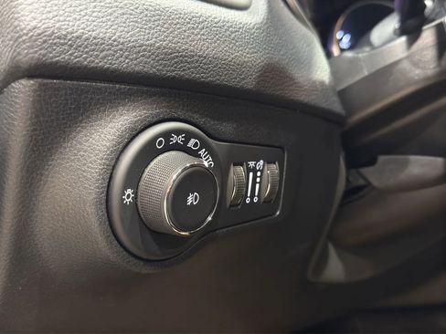 Used 2019 Jeep Compass Latitude image 41