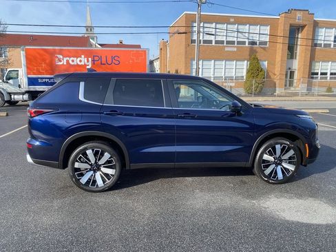 New 2025 Mitsubishi Outlander SE image 4