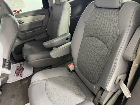 Used 2017 Chevrolet Traverse LT w/ Style and Technology Package AWD/4WD image 32