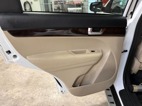 Used 2014 Kia Sorento LX image 33