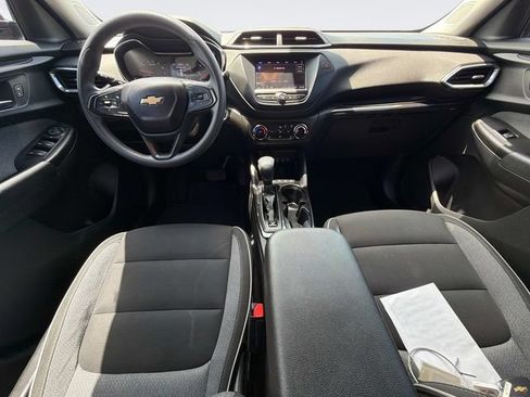 Used 2022 Chevrolet TrailBlazer LT w/ Confidence II Package FWD image 18