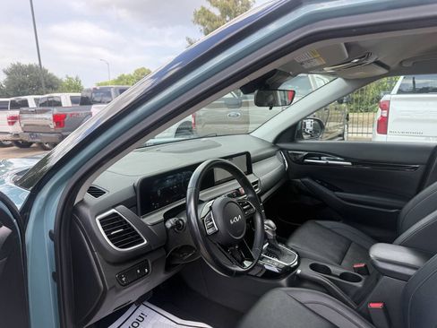 Used 2024 Kia Seltos EX FWD image 6