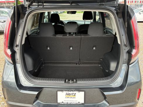 Used 2025 Kia Soul LX w/ LX Technology Package FWD image 24