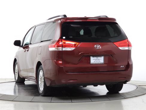 Used 2012 Toyota Sienna XLE FWD image 5