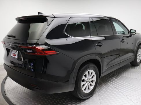 Used 2025 Toyota Grand Highlander FWD image 8