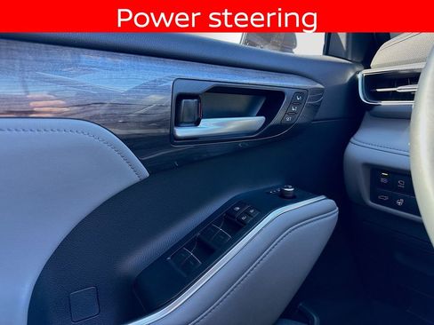 Used 2024 Toyota Highlander Platinum image 17