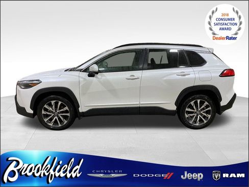 Used 2022 Toyota Corolla Cross XLE image 5