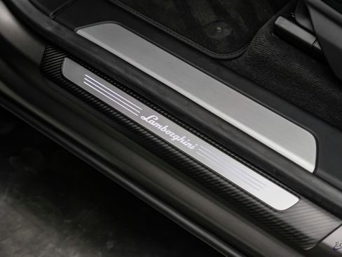 Used 2022 Lamborghini Urus AWD/4WD image 48