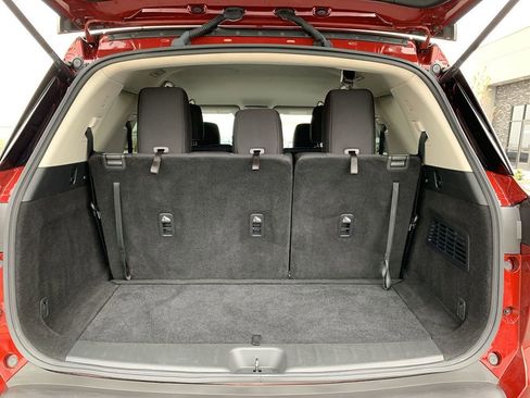 Used 2024 Nissan Pathfinder SV image 12