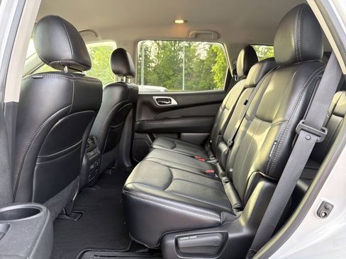 Used 2020 Nissan Pathfinder SL FWD image 13