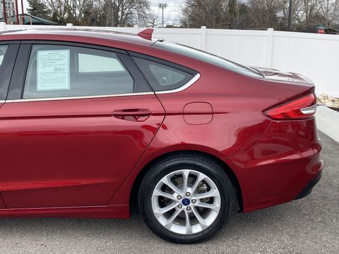 Used 2019 Ford Fusion SE image 4