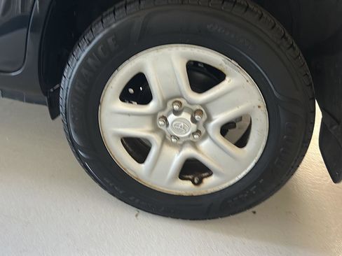 Used 2012 Toyota RAV4 4WD w/ Value Pkg image 27
