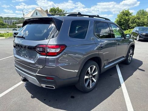 Used 2024 Honda Pilot Touring image 8