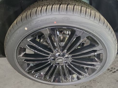 New 2026 Land Rover Range Rover Velar Dynamic SE image 10