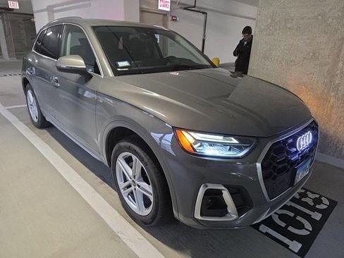 Used 2023 Audi Q5 e Premium Plus w/ Premium Plus Package image 2