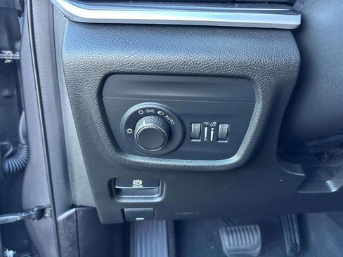 Used 2022 Jeep Grand Cherokee Altitude image 21