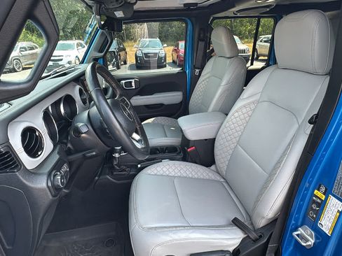 Used 2022 Jeep Wrangler Unlimited Sahara AWD/4WD image 8