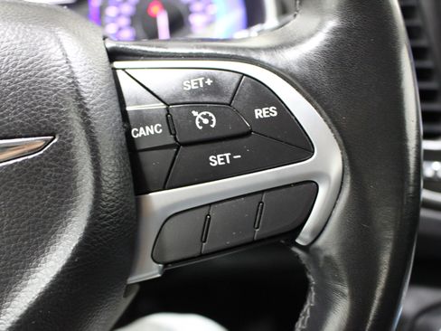 Used 2017 Chrysler 200 Limited Platinum FWD image 10