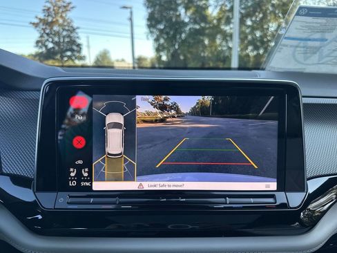 New 2026 Volkswagen Atlas Cross Sport SEL Premium R-Line image 17